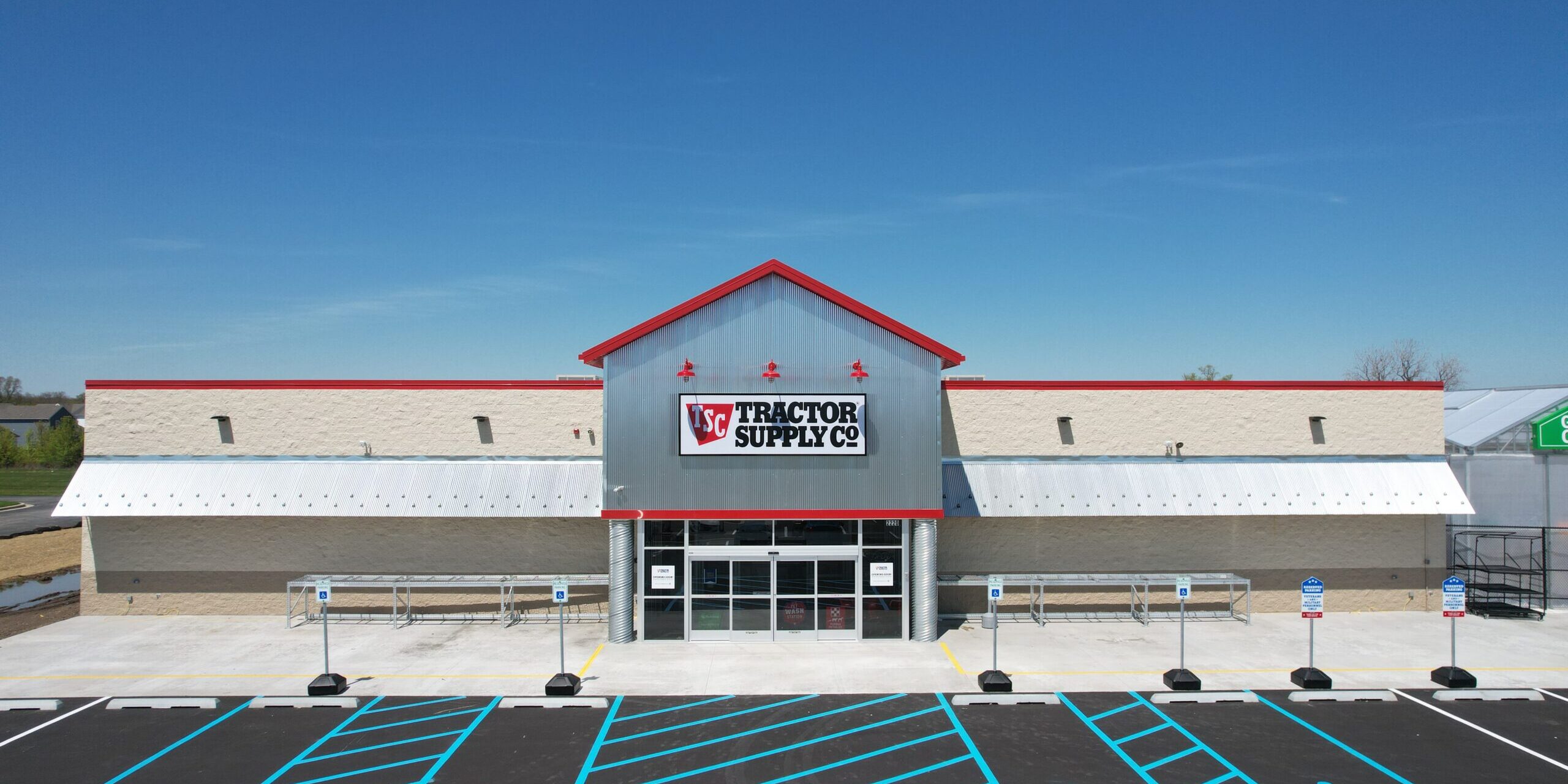 Tractor Supply Co. new construction by Peter Schwabe, Inc.
